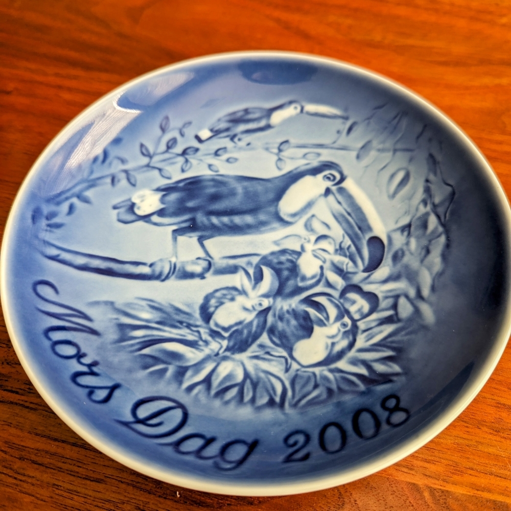 2008 Bing & Grondahl Copenhagen Denmark Mother's Day Plate Toucan with Chicks